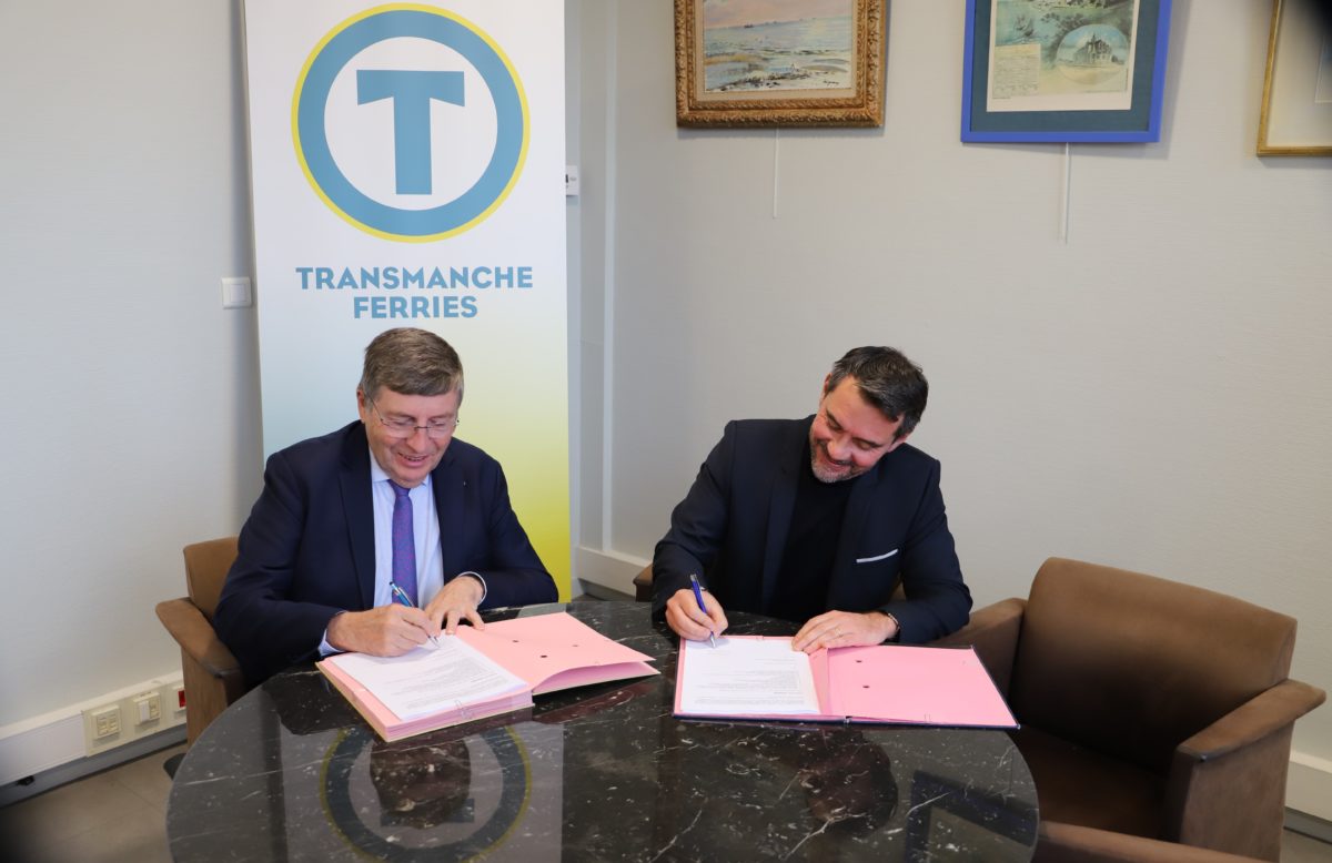 signature du contrat de délégation de service public relatif à l'exploitation de la liaison maritime Dieppe-Newhaven
